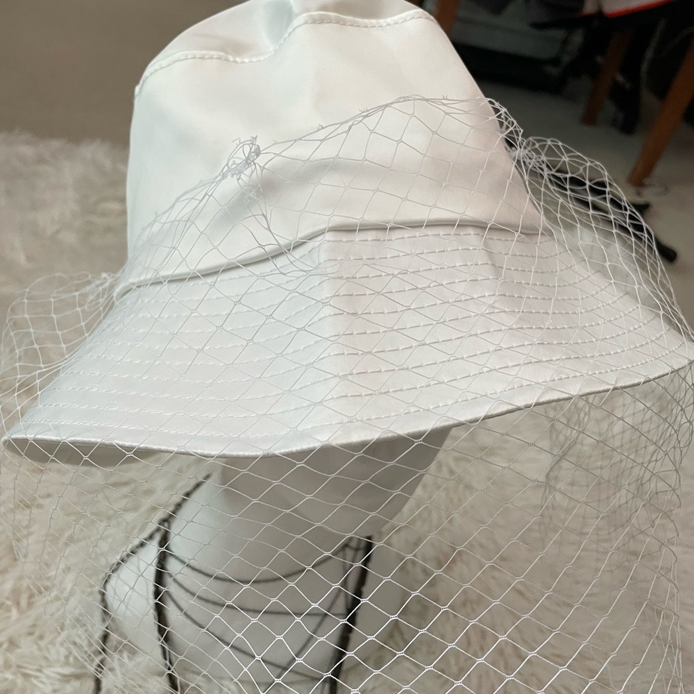 Very cute white hat